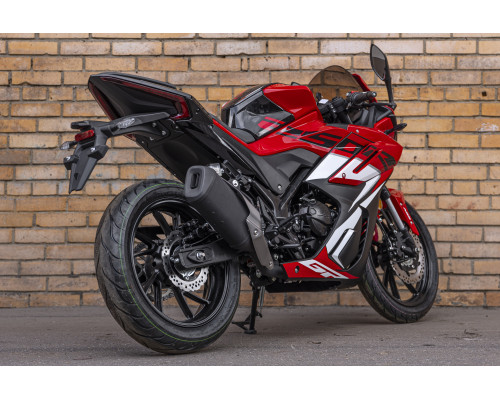 Мотоцикл GPX Demon 250 R красный